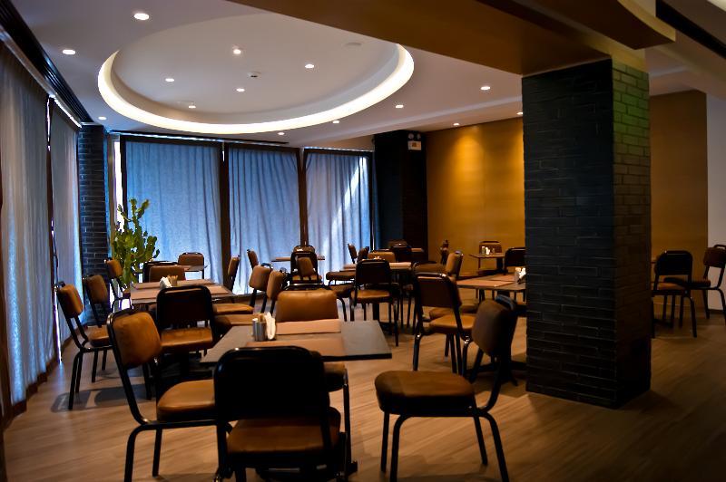 Adonis City Hotel Pátra Eksteriør bilde