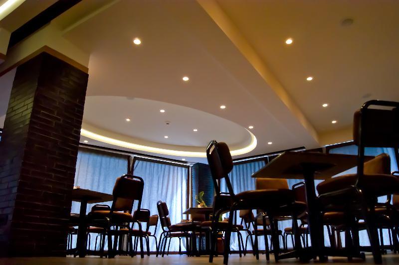Adonis City Hotel Pátra Eksteriør bilde